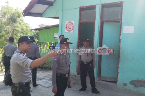 Tidak Mau Kecolongan, WC Pun Dijaga Polisi